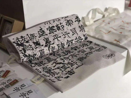 漯河海樂文創(chuàng)產(chǎn)品亮相第七屆中原（鶴壁）文化產(chǎn)業(yè)博覽交易會(huì)，文化經(jīng)紀(jì)人服務(wù)助力產(chǎn)業(yè)發(fā)展